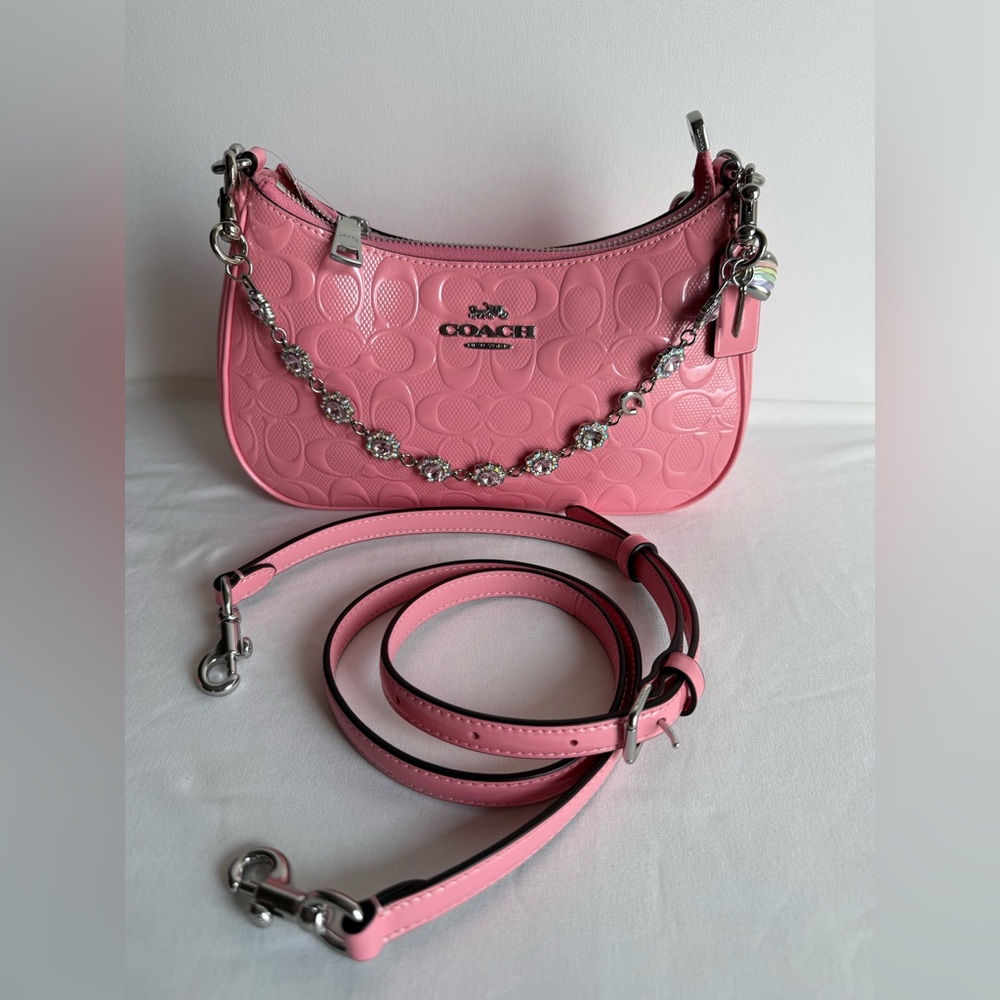 NWT Coach Teri Shoulder Bag In Signature Leather Pink/Silver Heart Charm CDA98 - Picture 11 of 15